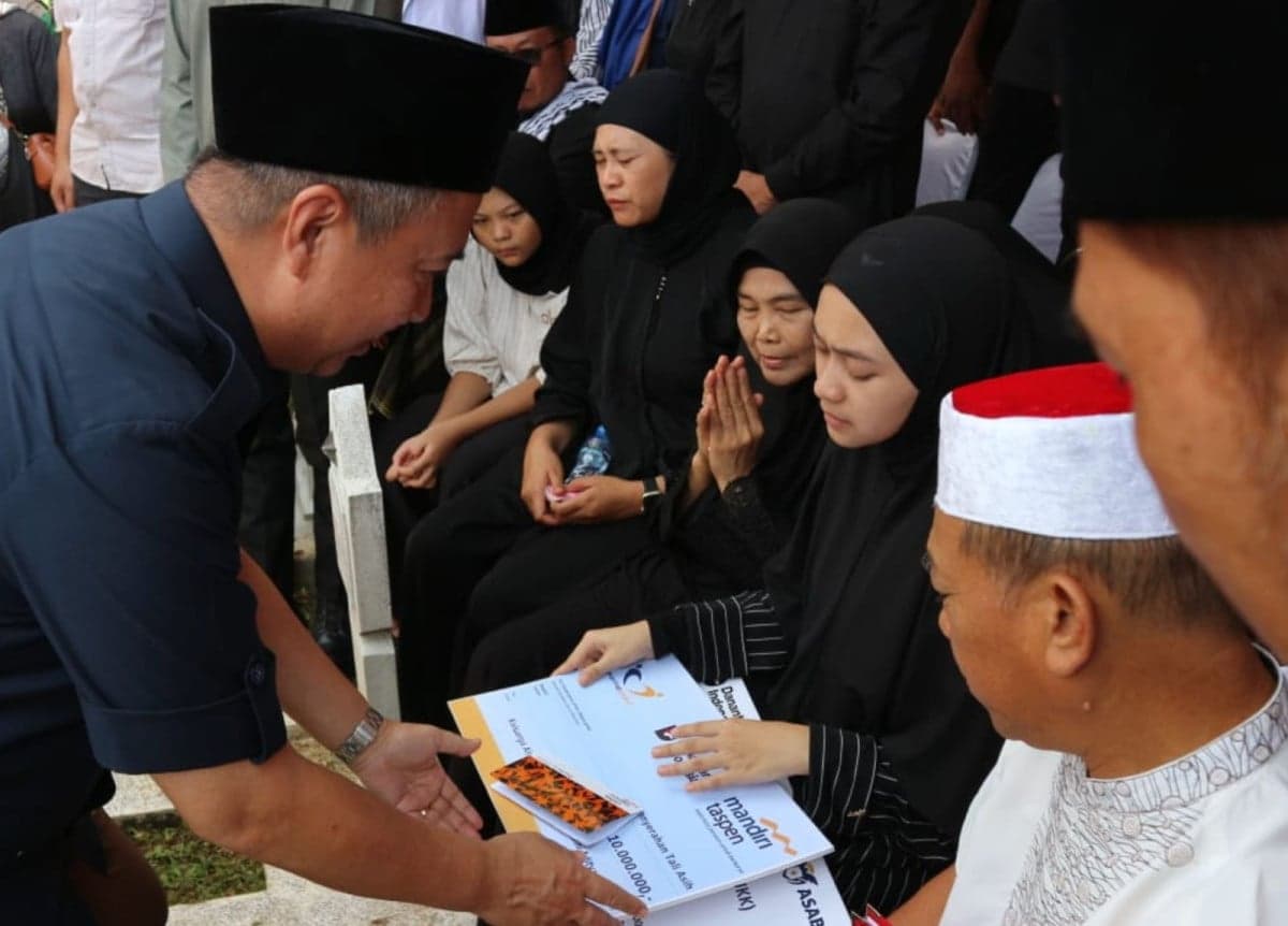 Bank Mandiri Taspen Salurkan Santunan Prajurit TNI yang Gugur di Lebanon Bank Mandiri Taspen Salurkan Santunan Prajurit TNI yang Gugur di Lebanon