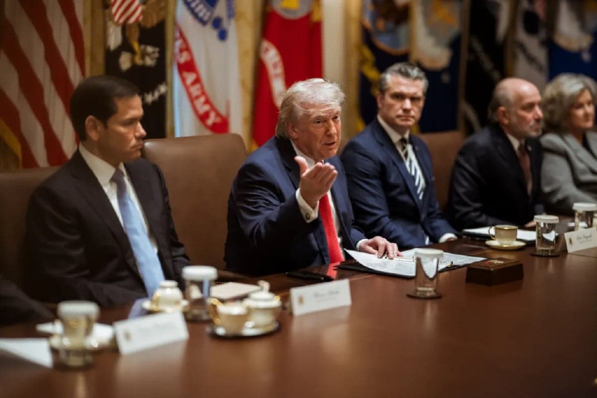 Trump soal Perang Iran: Ambil Minyaknya, Hasilkan Uang Trump soal Perang Iran: Ambil Minyaknya, Hasilkan Uang