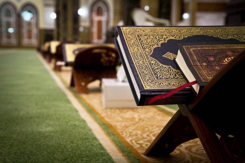 Tafsir Surat Al Kahfi Ayat 1-10 : Siapa yang Rutin Membacanya akan Dilindungi dari Dajjal Tafsir Surat Al Kahfi Ayat 1-10 : Siapa yang Rutin Membacanya akan Dilindungi dari Dajjal