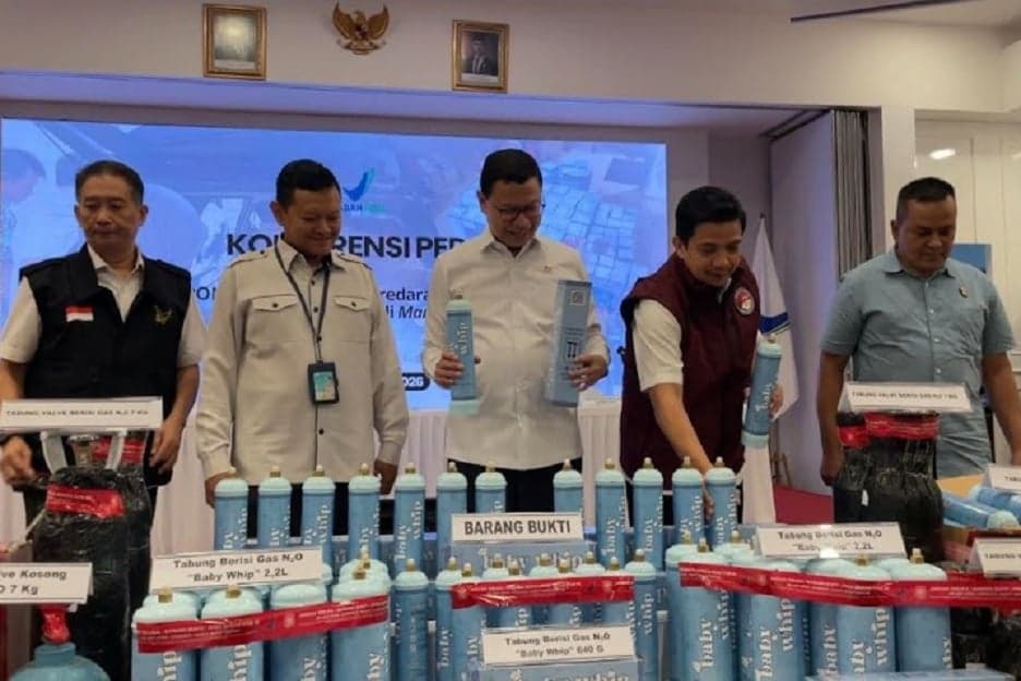122 Tabung Gas Tertawa 'Baby Whip' Disita BPOM 122 Tabung Gas Tertawa 'Baby Whip' Disita BPOM