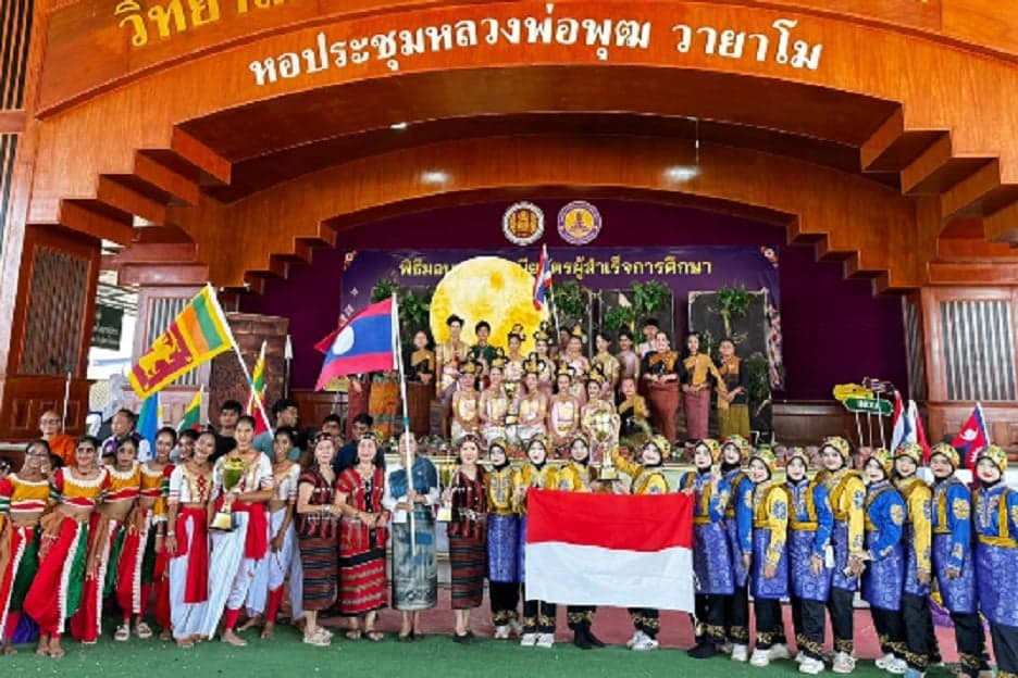 SMAN 4 Semarang Juara Umum Festival Internasional di Thailand SMAN 4 Semarang Juara Umum Festival Internasional di Thailand