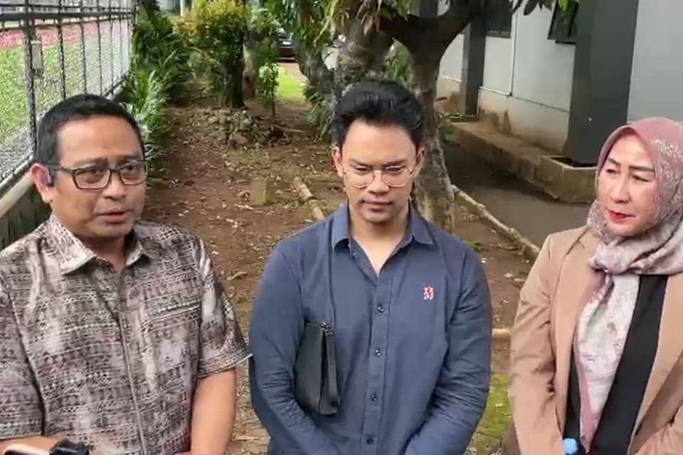 Dugaan Kasus Perselingkuhan dan Perzinaan, Insanul Fahmi Dicecar 30 Pertanyaan Dugaan Kasus Perselingkuhan dan Perzinaan, Insanul Fahmi Dicecar 30 Pertanyaan