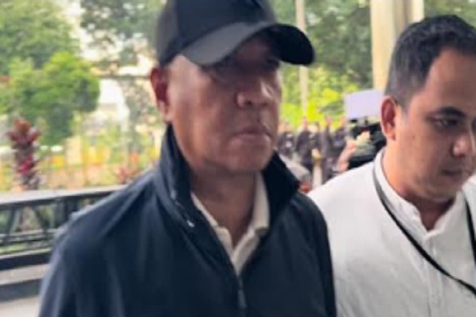 Ikut Terjaring OTT KPK, Jatmiko Dwijo Saputro Adik BupatiTulungagung Dibawa ke Jakarta Ikut Terjaring OTT KPK, Jatmiko Dwijo Saputro Adik BupatiTulungagung Dibawa ke Jakarta