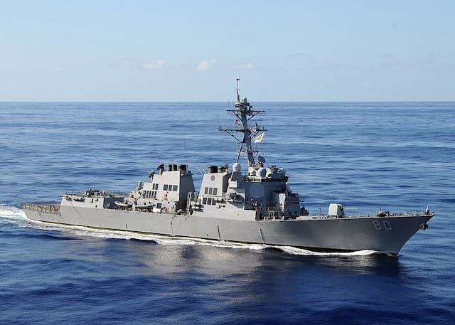 2 Kapal Perusak AS Hampir Hancur Total saat Coba Tembus Blokade Selat Hormuz 2 Kapal Perusak AS Hampir Hancur Total saat Coba Tembus Blokade Selat Hormuz