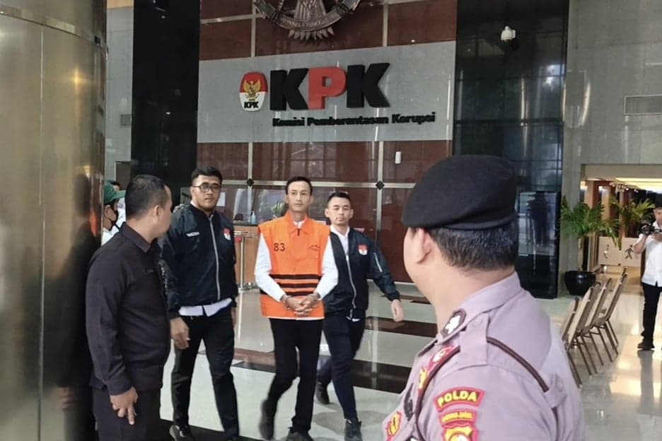 KPK Tahan Ajudan Gubernur Riau Abdul Wahid usai Diperiksa sebagai Tersangka KPK Tahan Ajudan Gubernur Riau Abdul Wahid usai Diperiksa sebagai Tersangka