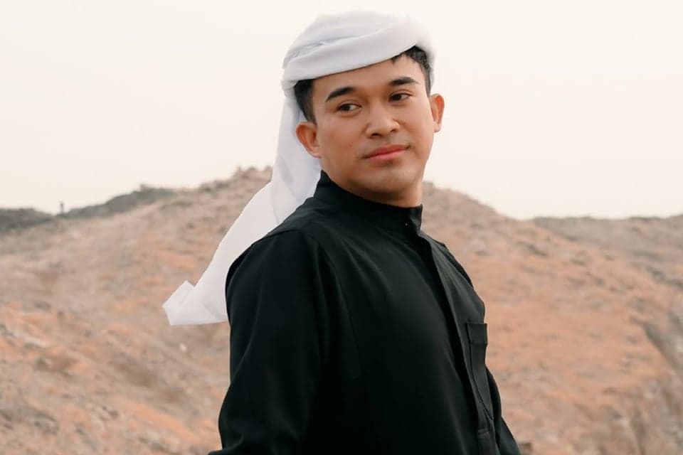 Anwar BAB Mengaku Alami Kekerasan dari Fans, Minta Ibu-Ibu Stop Cubit saat Foto Bareng Anwar BAB Mengaku Alami Kekerasan dari Fans, Minta Ibu-Ibu Stop Cubit saat Foto Bareng