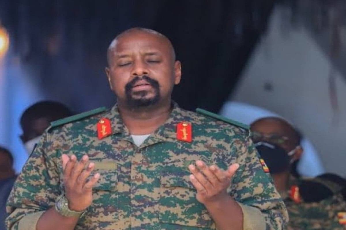 Memalak Rp17 Triliun dan Wanita Tercantik Turki sebagai Istri, Siapa Sosok Jenderal Uganda Ini? Memalak Rp17 Triliun dan Wanita Tercantik Turki sebagai Istri, Siapa Sosok Jenderal Uganda Ini?