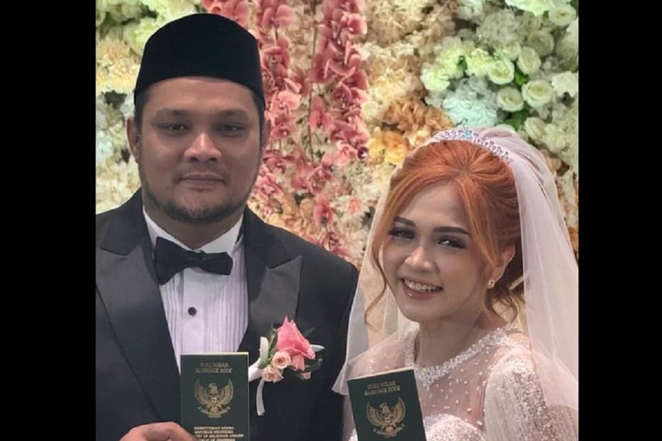 Istri Virgoun Disebut Hamil sebelum Nikah, Keluarga Akhirnya Buka Suara Istri Virgoun Disebut Hamil sebelum Nikah, Keluarga Akhirnya Buka Suara