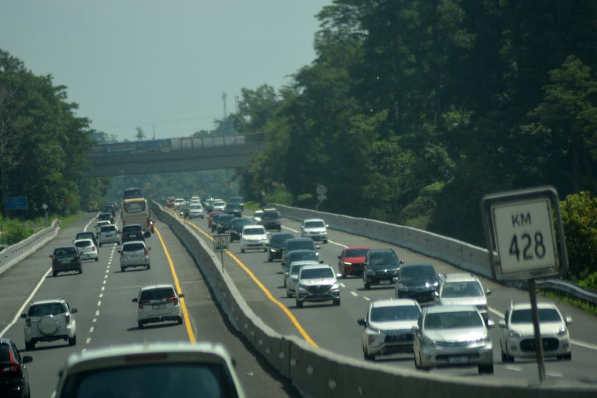 Kebijakan WFA Berhasil Urai Kepadatan Mudik hingga 17,94 Persen Kebijakan WFA Berhasil Urai Kepadatan Mudik hingga 17,94 Persen