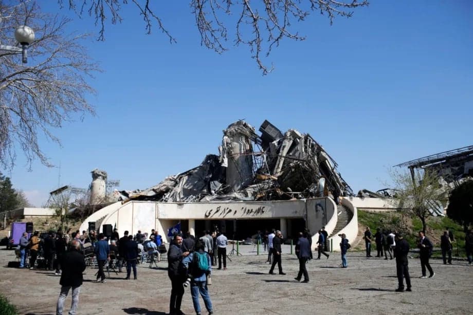 Iran Ungkap Kerugian akibat Serangan AS-Israel Diperkirakan Sekitar Rp4.630 Triliun Iran Ungkap Kerugian akibat Serangan AS-Israel Diperkirakan Sekitar Rp4.630 Triliun