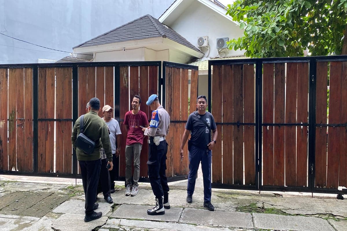 Kantor Saiful Mujani di Gondangdia Dijaga Polisi, Ada Apa? Kantor Saiful Mujani di Gondangdia Dijaga Polisi, Ada Apa?