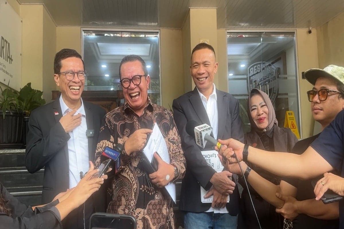 Rismon Kantongi RJ, Relawan Jokowi Minta Roy Suryo-Tifa Segera Disidangkan Rismon Kantongi RJ, Relawan Jokowi Minta Roy Suryo-Tifa Segera Disidangkan