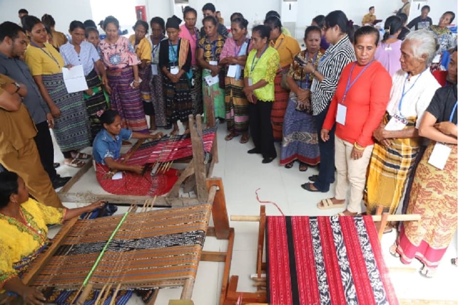 BNPP Dorong Daya Saing Tenun Ikat Belu di PLBN Motaain NTT BNPP Dorong Daya Saing Tenun Ikat Belu di PLBN Motaain NTT