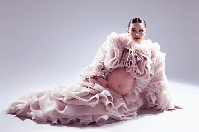 Maternity Shoot Alyssa Daguise Curi Perhatian, Dramatis dan High Fashion Maternity Shoot Alyssa Daguise Curi Perhatian, Dramatis dan High Fashion