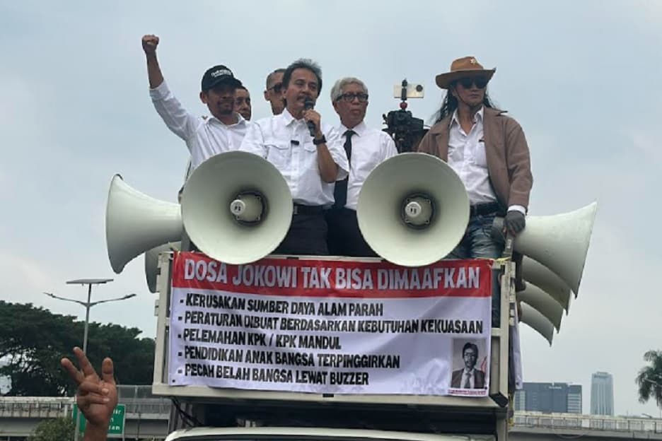 Roy Suryo Orasi di Atas Mobil Komando, Bantah Tak Hafal Lagu Indonesia Raya Roy Suryo Orasi di Atas Mobil Komando, Bantah Tak Hafal Lagu Indonesia Raya