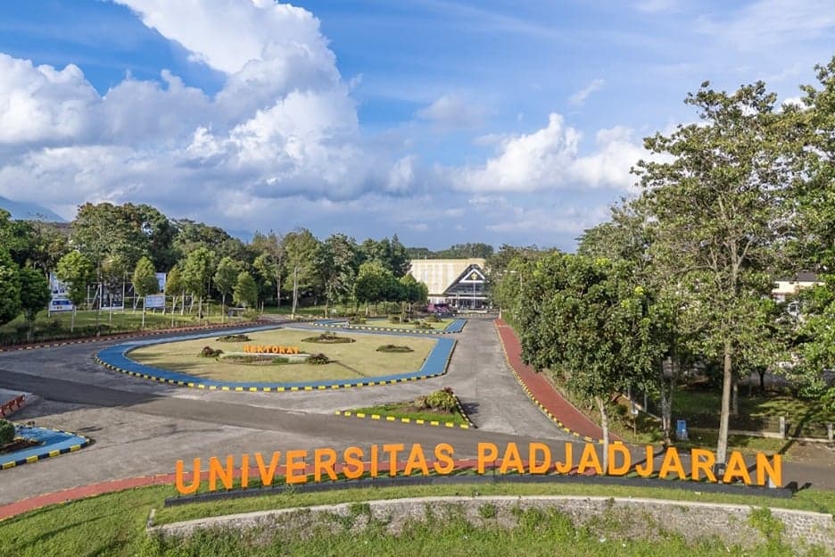 Diduga Lecehkan Mahasiswi Asing, Guru Besar Unpad Dinonaktifkan Diduga Lecehkan Mahasiswi Asing, Guru Besar Unpad Dinonaktifkan