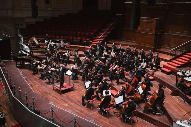 Avip Priatna Bawa Orkestra Indonesia Tampil di Concertgebouw Amsterdam, Penonton Terpukau Avip Priatna Bawa Orkestra Indonesia Tampil di Concertgebouw Amsterdam, Penonton Terpukau