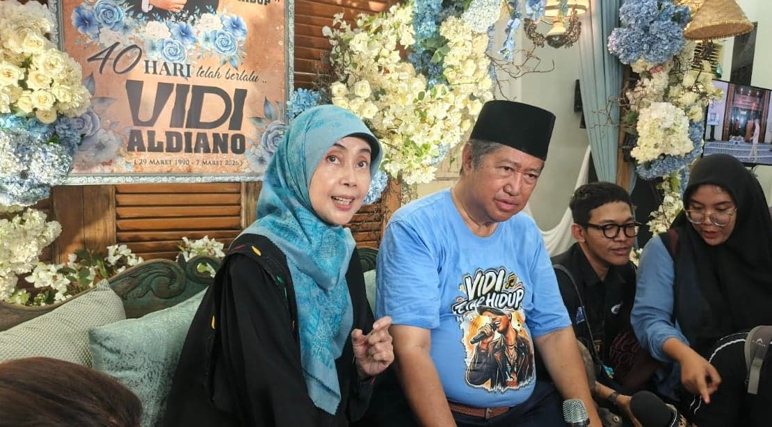 Ibunda Vidi Aldiano Kenang Sosok Anak di Acara 40 Harian, Akui Didatangi dalam Mimpi Ibunda Vidi Aldiano Kenang Sosok Anak di Acara 40 Harian, Akui Didatangi dalam Mimpi