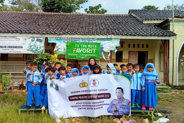 Kepedulian Kapolri terhadap Warga Kurang Mampu melalui Umrah Gratis dan Bedah Rumah Kepedulian Kapolri terhadap Warga Kurang Mampu melalui Umrah Gratis dan Bedah Rumah