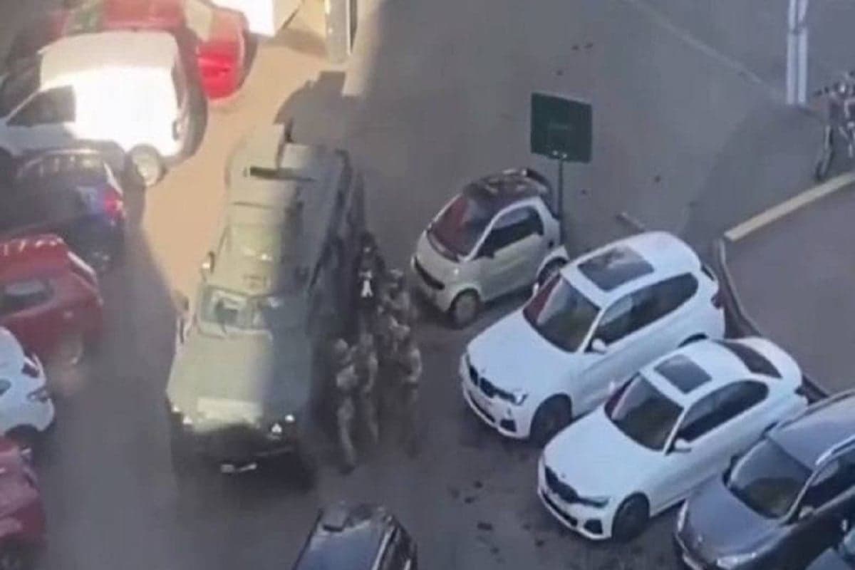 Pria Bersenjata Tembak Mati 6 Orang di Supermarket Kyiv, Pelaku Dikenal sebagai Pembenci Yahudi Pria Bersenjata Tembak Mati 6 Orang di Supermarket Kyiv, Pelaku Dikenal sebagai Pembenci Yahudi