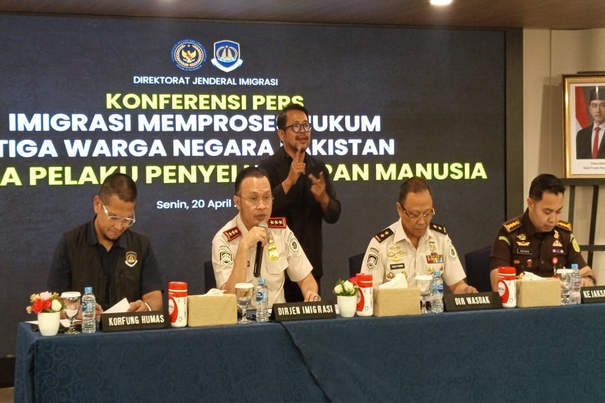 Tak Pakai Visa Haji, 13 Calon Jemaah Ditunda Keberangkatannya Tak Pakai Visa Haji, 13 Calon Jemaah Ditunda Keberangkatannya