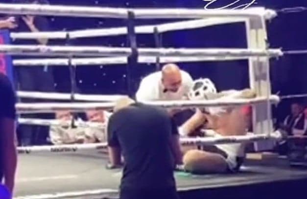 Debut Tinju Mantan Pemain Liga Ing gris Berakhir Tragis: Kalah KO di Ronde Pertama Debut Tinju Mantan Pemain Liga Ing gris Berakhir Tragis: Kalah KO di Ronde Pertama