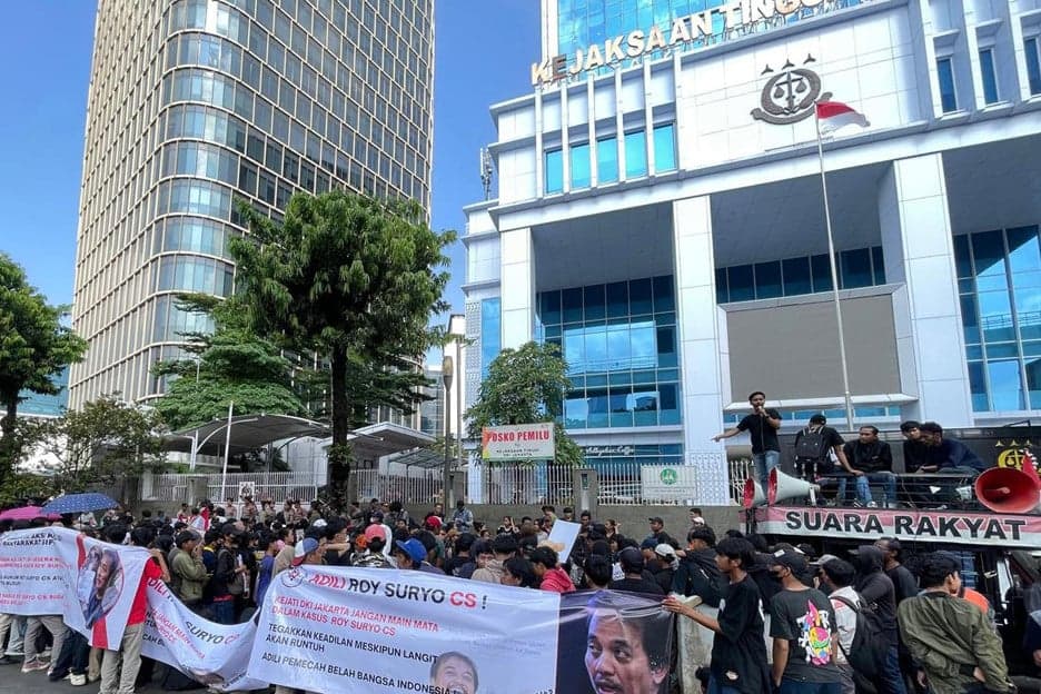 Koalisi Masyarakat Sipil Desak Kejati DKI Percepat Proses Hukum Roy Suryo Cs Koalisi Masyarakat Sipil Desak Kejati DKI Percepat Proses Hukum Roy Suryo Cs