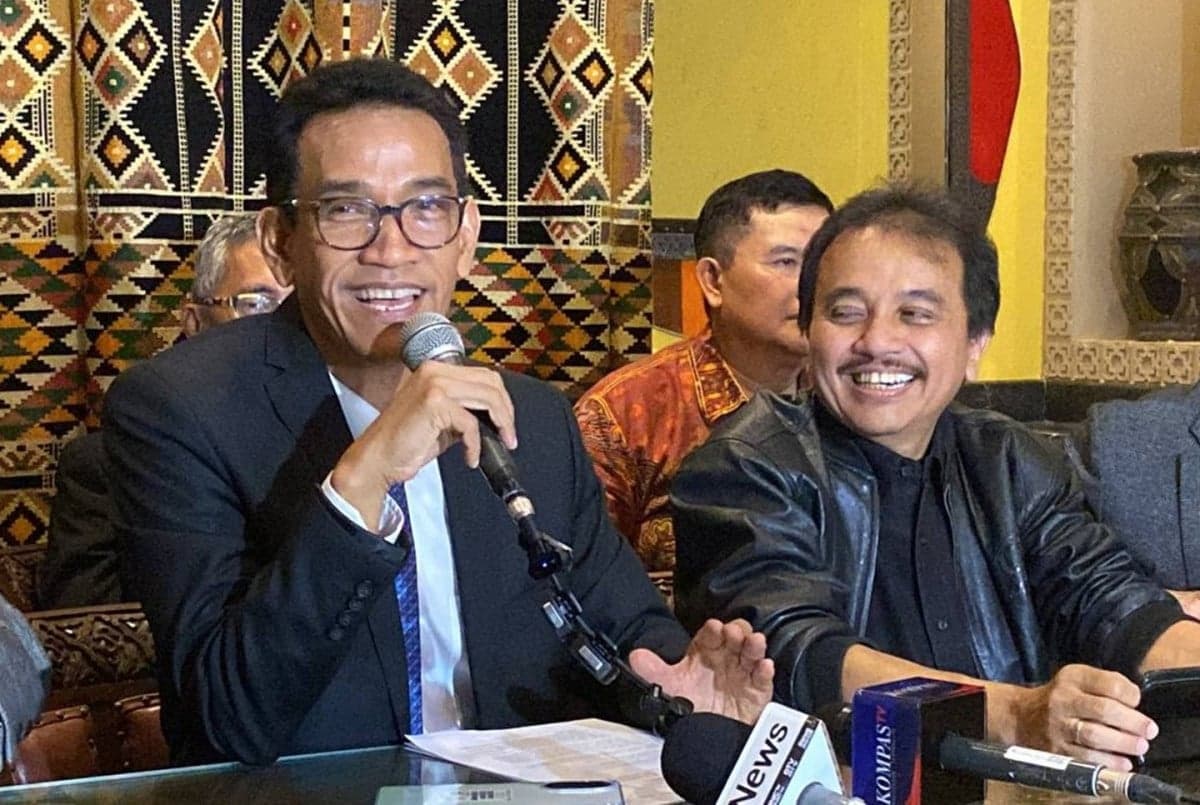 Temui Jaksa Peneliti Kejati DKI, Troya Sebut Penyidikan Kasus Ijazah Jokowi Langgar KUHAP Temui Jaksa Peneliti Kejati DKI, Troya Sebut Penyidikan Kasus Ijazah Jokowi Langgar KUHAP