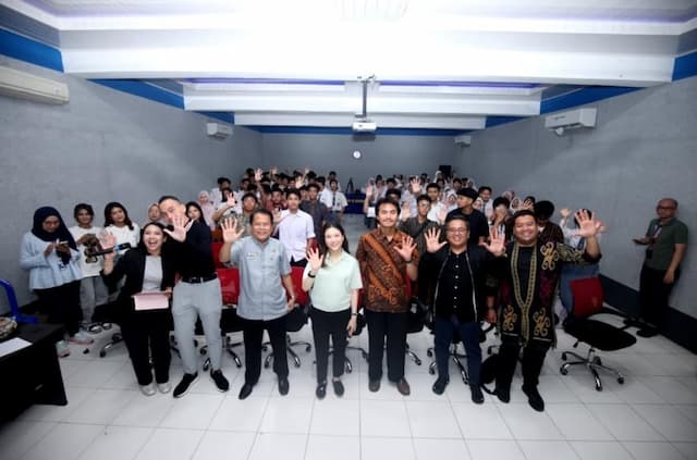 Okezone Gelar School Take Over di SMAN 55 Jakarta, Dorong Siswa Siap Hadapi Dunia Karier Okezone Gelar School Take Over di SMAN 55 Jakarta, Dorong Siswa Siap Hadapi Dunia Karier