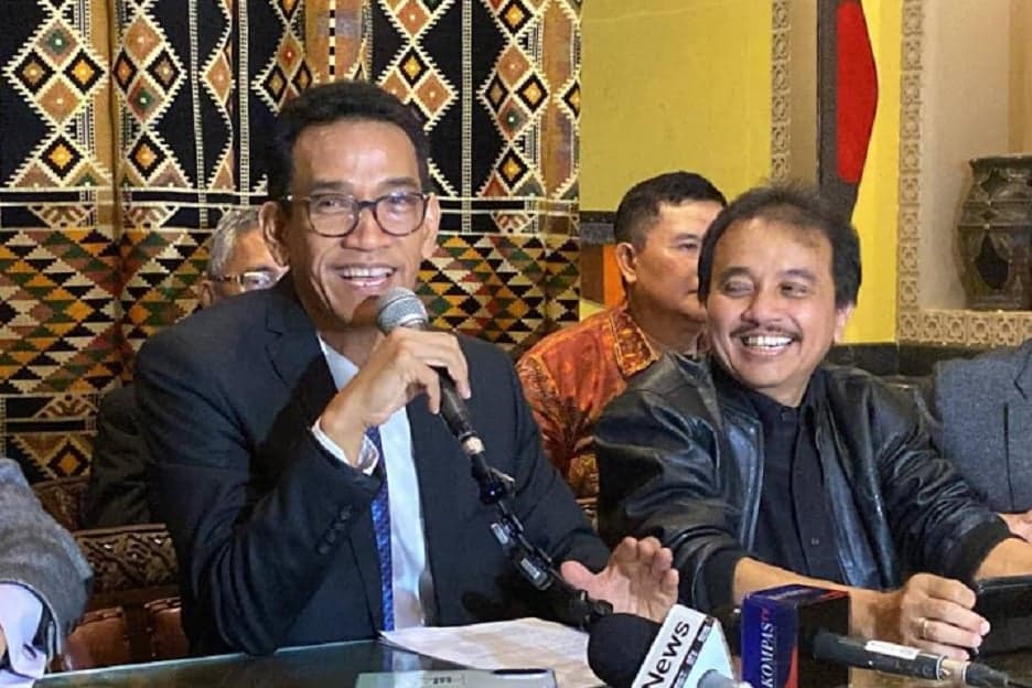 Troya Temui Jaksa Peneliti Kejati DKI Jakarta, Refly: Mereka Belum Terima Berkas Perkara Roy Suryo dan Dokter Tifa Troya Temui Jaksa Peneliti Kejati DKI Jakarta, Refly: Mereka Belum Terima Berkas Perkara Roy Suryo dan Dokter Tifa