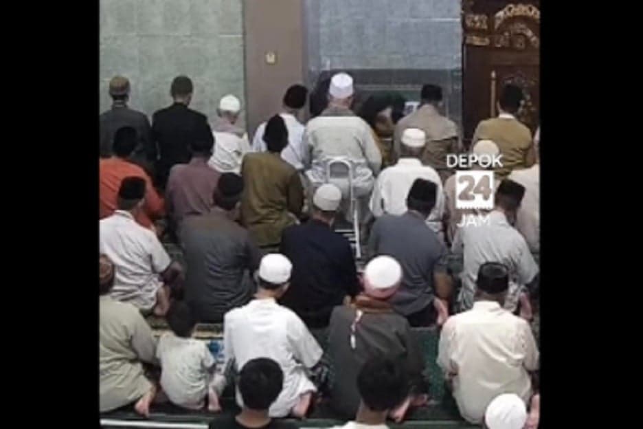 Viral! Imam Masjid Meninggal Dunia saat Sujud Salat Subuh Viral! Imam Masjid Meninggal Dunia saat Sujud Salat Subuh