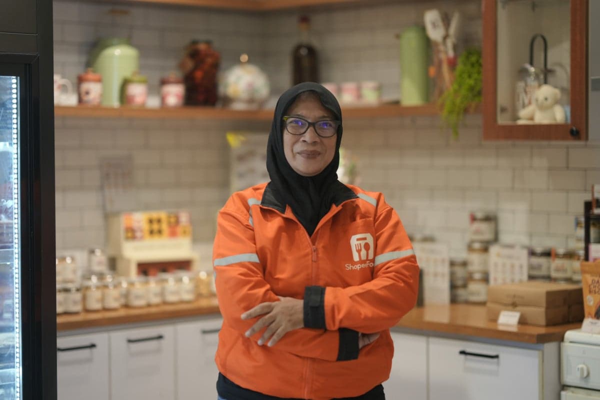 Kartini Masa Kini: Kisah Mpok Ati, Driver Pesan-Antar Makanan Online Bisa Kuliah di Usia 51 Tahun, Sambil Kuliahkan 2 Anaknya Kartini Masa Kini: Kisah Mpok Ati, Driver Pesan-Antar Makanan Online Bisa Kuliah di Usia 51 Tahun, Sambil Kuliahkan 2 Anaknya