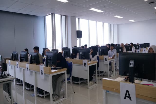 UTBK SNBT 2026 di ITS Diawasi AI, Face Recognition Pastikan Peserta Asli UTBK SNBT 2026 di ITS Diawasi AI, Face Recognition Pastikan Peserta Asli