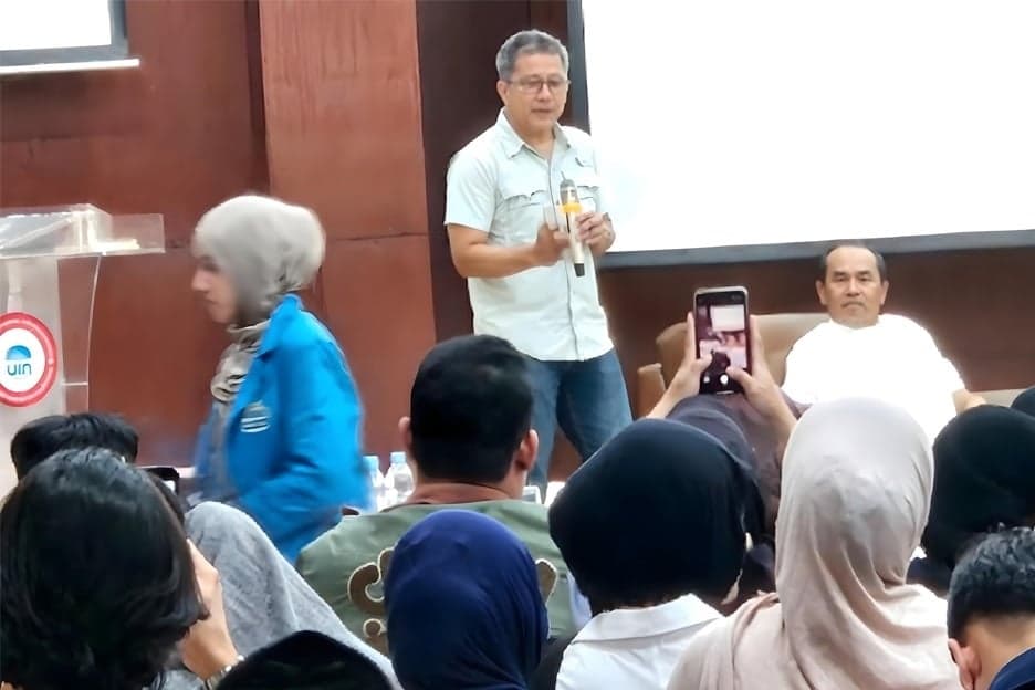 Rocky Gerung Kritik Gagasan Purbaya Pajaki Kapal di Selat Malaka, China Akan Marah! Rocky Gerung Kritik Gagasan Purbaya Pajaki Kapal di Selat Malaka, China Akan Marah!