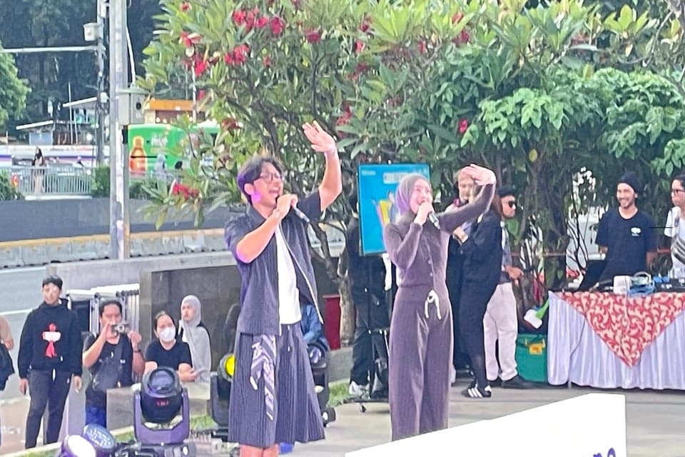 Buka Music Zone, Mikki Zia Ajak Penonton Nyanyi Bareng Buka Music Zone, Mikki Zia Ajak Penonton Nyanyi Bareng