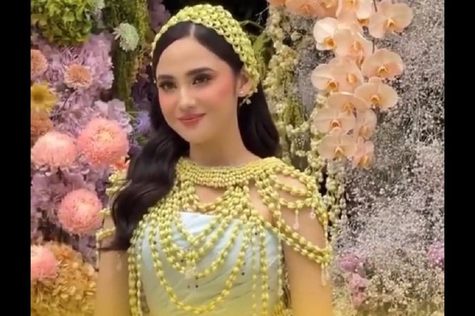 Pesona Syifa Hadju Saat Siraman, Cantik dengan Makeup Flawless Pesona Syifa Hadju Saat Siraman, Cantik dengan Makeup Flawless