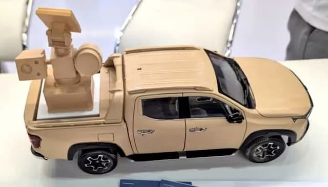 China Pamer Senjata Laser Portabel yang Dipasang di Mobil Pickup China Pamer Senjata Laser Portabel yang Dipasang di Mobil Pickup