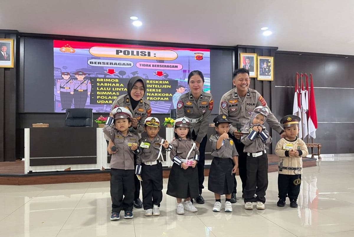 Warga Apresiasi Kapolri dengan Nama Anak Presisi Warga Apresiasi Kapolri dengan Nama Anak Presisi