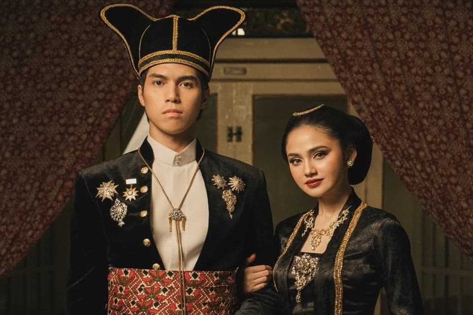 Suvenir Pernikahan El Rumi dan Syifa Hadju Berisi Emas dan Tumbler, Ini Maknanya! Suvenir Pernikahan El Rumi dan Syifa Hadju Berisi Emas dan Tumbler, Ini Maknanya!