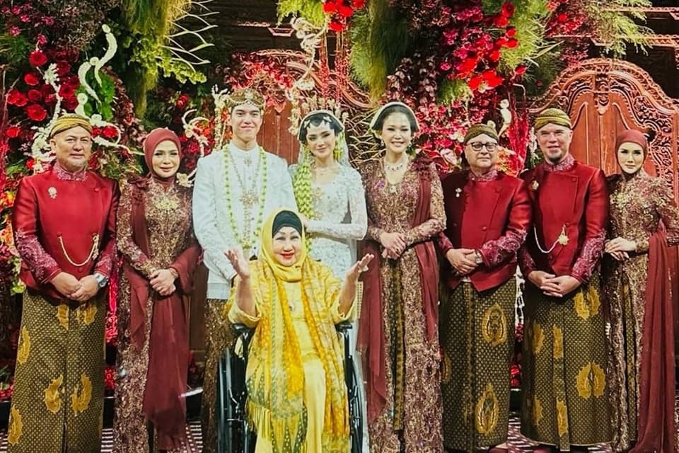 El Rumi dan Syifa Hadju Foto Bareng Maia Estianty dan Ahmad Dhani di Momen Akad Nikah El Rumi dan Syifa Hadju Foto Bareng Maia Estianty dan Ahmad Dhani di Momen Akad Nikah