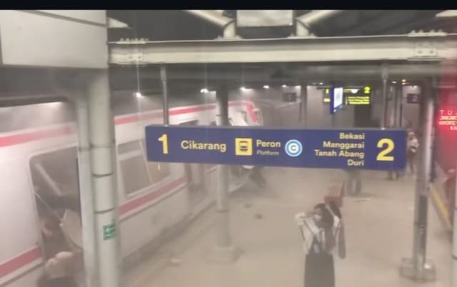 Breaking News! KRL Commuter Line Kecelakaan di Bekasi Timur Breaking News! KRL Commuter Line Kecelakaan di Bekasi Timur
