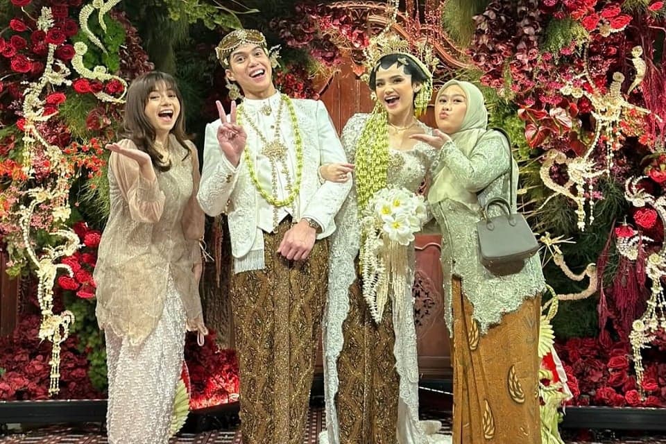 Pesan Haru Kakak Rizky Nazar untuk Syifa Hadju di Hari Pernikahan Pesan Haru Kakak Rizky Nazar untuk Syifa Hadju di Hari Pernikahan