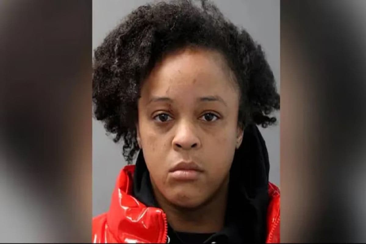 Perempuan Ini Lempar Bom ke Pacarnya saat Bertengkar, Kini Terancam Dipenjara 25 Tahun Perempuan Ini Lempar Bom ke Pacarnya saat Bertengkar, Kini Terancam Dipenjara 25 Tahun