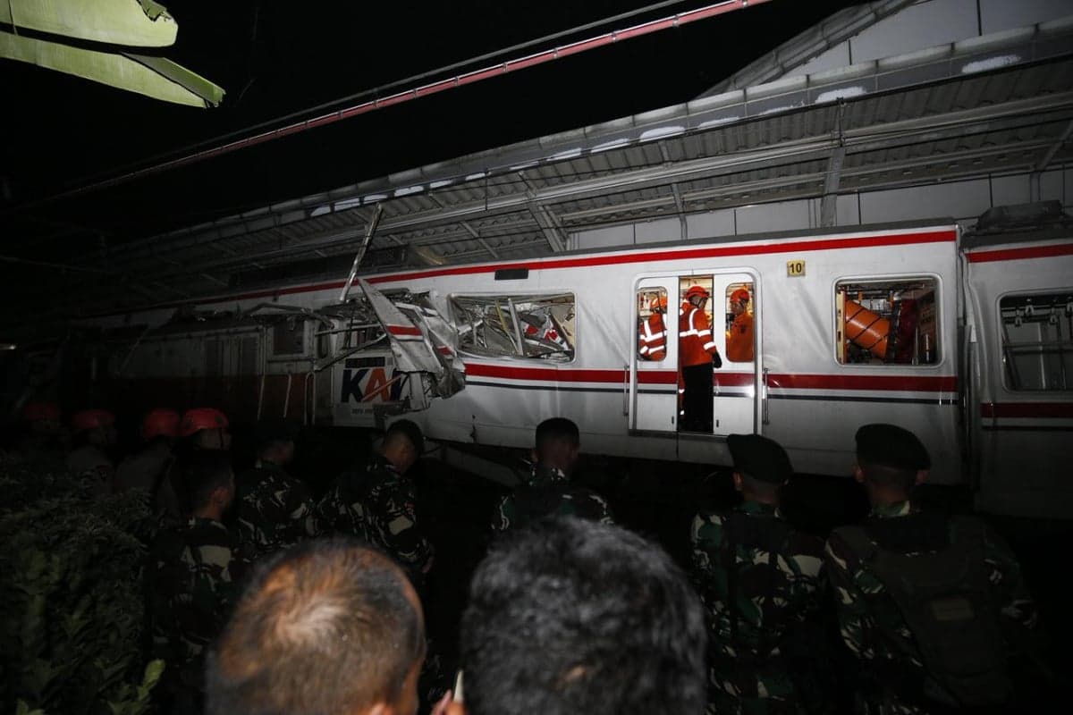 25 Perjalanan KA Jarak Jauh Batal Imbas KA Argo Bromo Anggrek Tabrak KRL 25 Perjalanan KA Jarak Jauh Batal Imbas KA Argo Bromo Anggrek Tabrak KRL