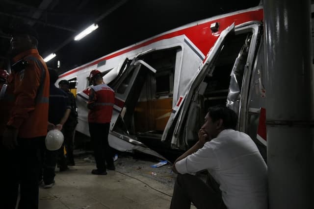 Kecelakaan Maut KA Argo Bromo Tabrak KRL di Bekasi: 6 Orang Tewas dan 80 Luka-luka Kecelakaan Maut KA Argo Bromo Tabrak KRL di Bekasi: 6 Orang Tewas dan 80 Luka-luka