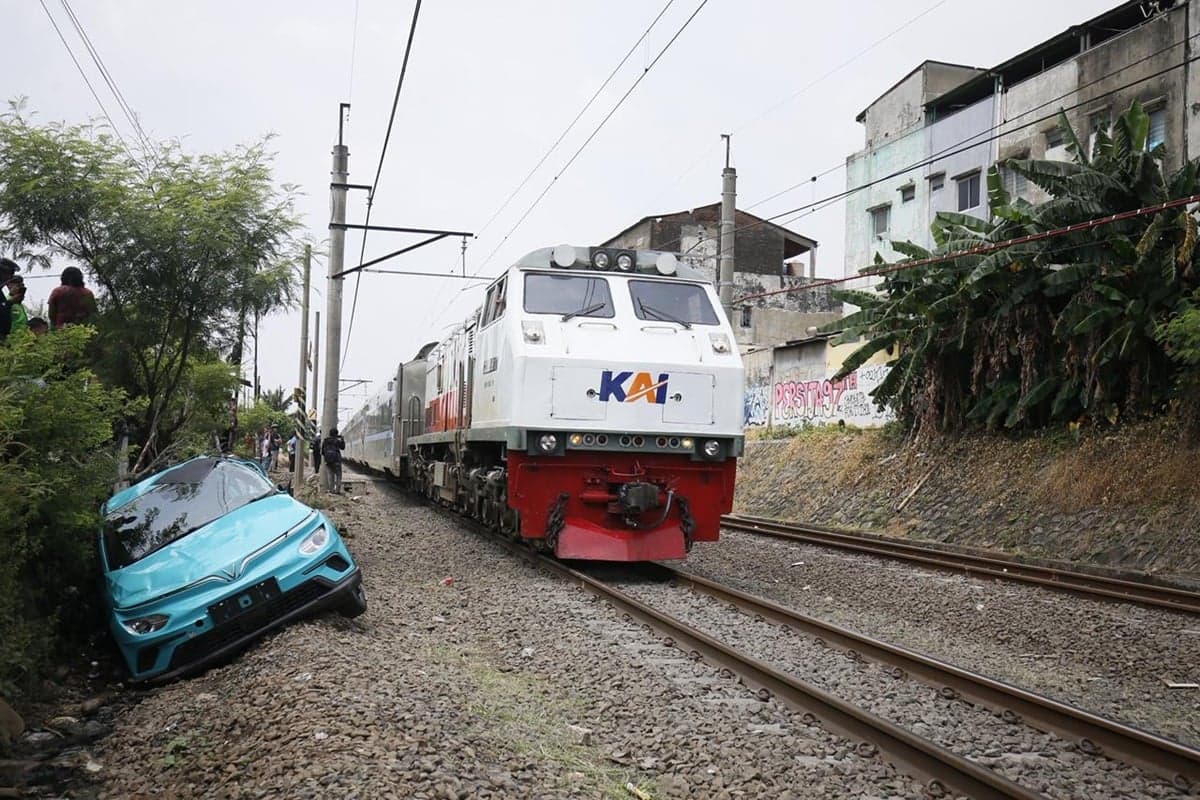 Menhub Panggil Taksi Green SM Buntut Kecelakaan KA Argo Bromo dan KRL di Bekasi Timur Menhub Panggil Taksi Green SM Buntut Kecelakaan KA Argo Bromo dan KRL di Bekasi Timur
