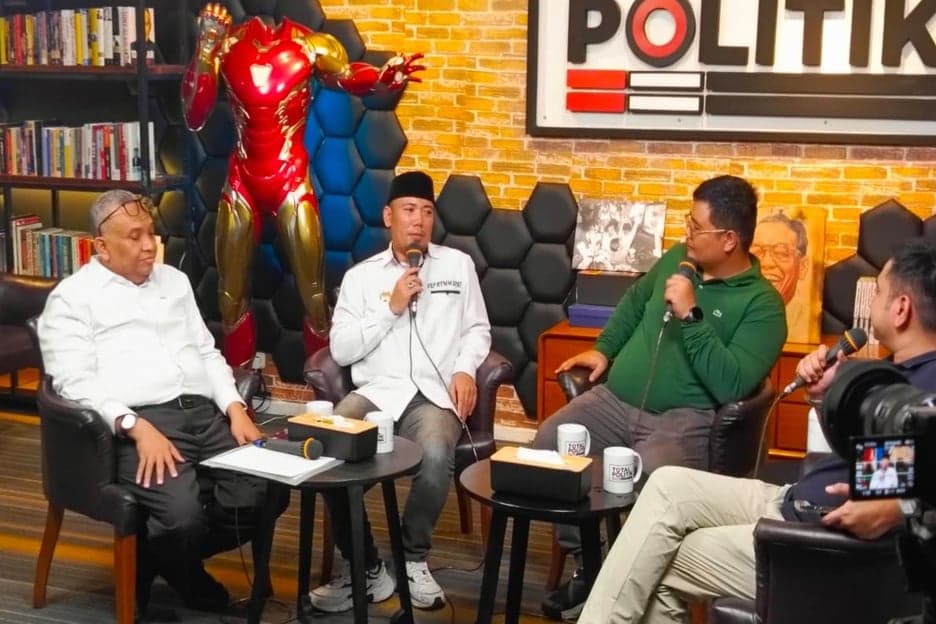 6 Juta Pekerja Rokok Terancam di PHK, Wamenaker: Kebijakan Harus Berpihak pada Rakyat 6 Juta Pekerja Rokok Terancam di PHK, Wamenaker: Kebijakan Harus Berpihak pada Rakyat