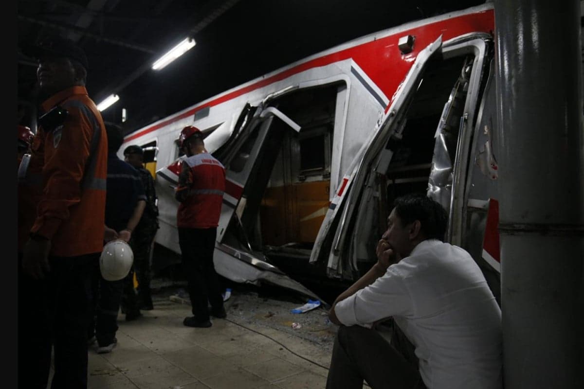 Tabrakan Kereta Bekasi Picu Trauma Psikologis, Ini Penjelasan Psikolog Unair Tabrakan Kereta Bekasi Picu Trauma Psikologis, Ini Penjelasan Psikolog Unair