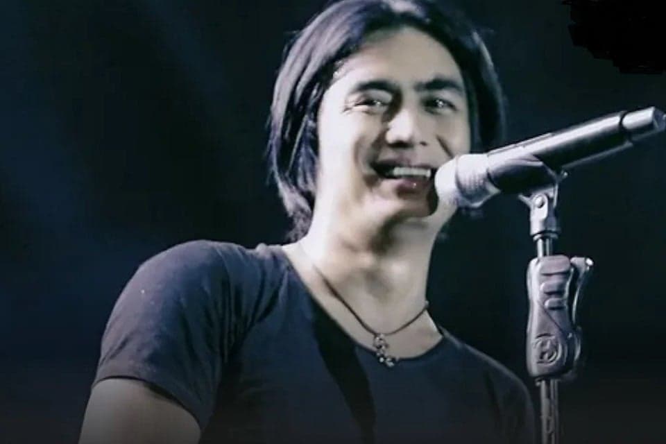 Lagu Hilang Ingatan Dikritik, Begini Tanggapan Charly Van Houten Lagu Hilang Ingatan Dikritik, Begini Tanggapan Charly Van Houten