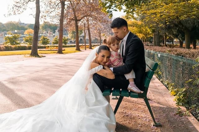 Cerita di Balik Foto Prewedding Jennifer Coppen di Paris, H-1 Sewa Gaun dan Makeup Sendiri Cerita di Balik Foto Prewedding Jennifer Coppen di Paris, H-1 Sewa Gaun dan Makeup Sendiri